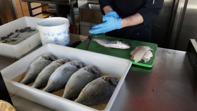 preparation du poisson - Me Gusta Polygone - Béziers